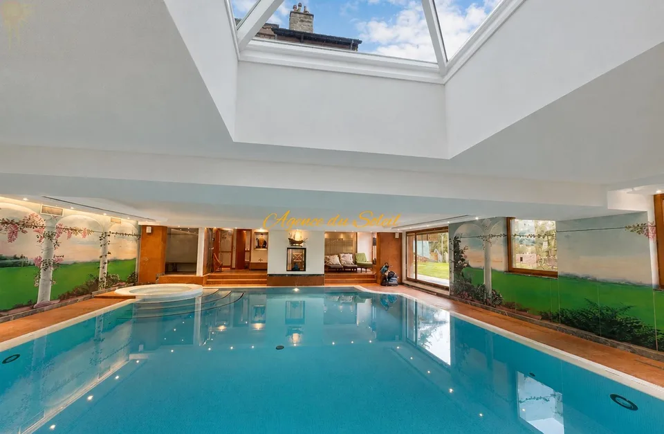 Appartement Ski-in/Ski-out de standing de 4.5 pièces avec piscine privée au coeur de Crans !
