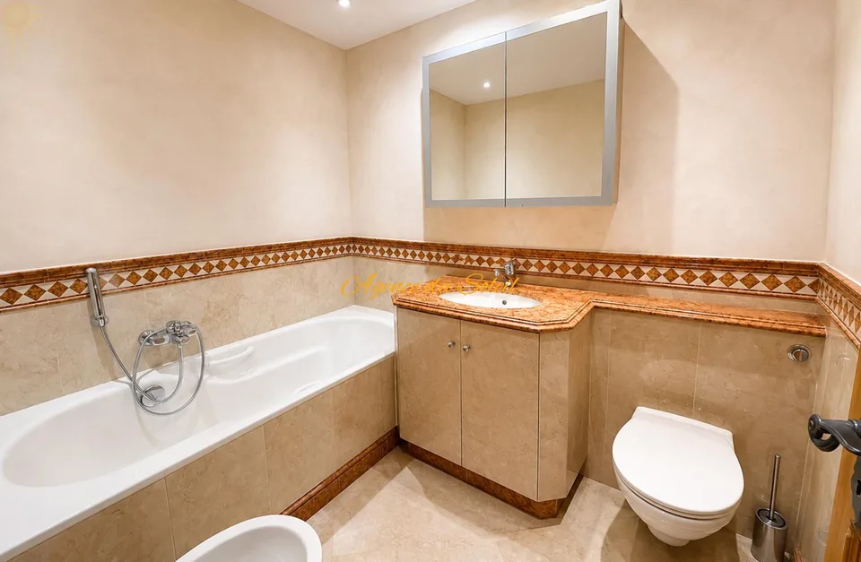 Appartement Ski-in/Ski-out de standing de 4.5 pièces avec piscine privée au coeur de Crans !
