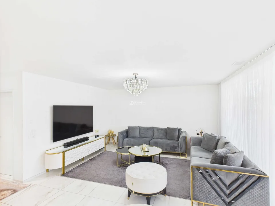 Appartement moderne 4.5 pièces avec balcon & 2 places de parking souterrain à Ottenbach à vendre