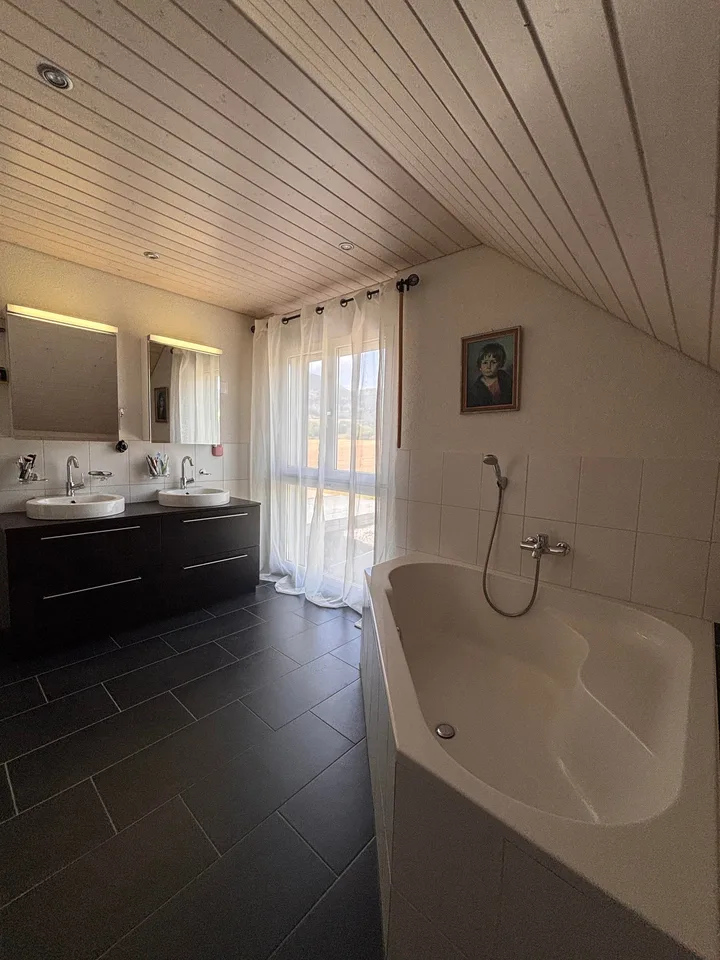 Stylish 5.5-room single-family house with garden in Hubersdorf