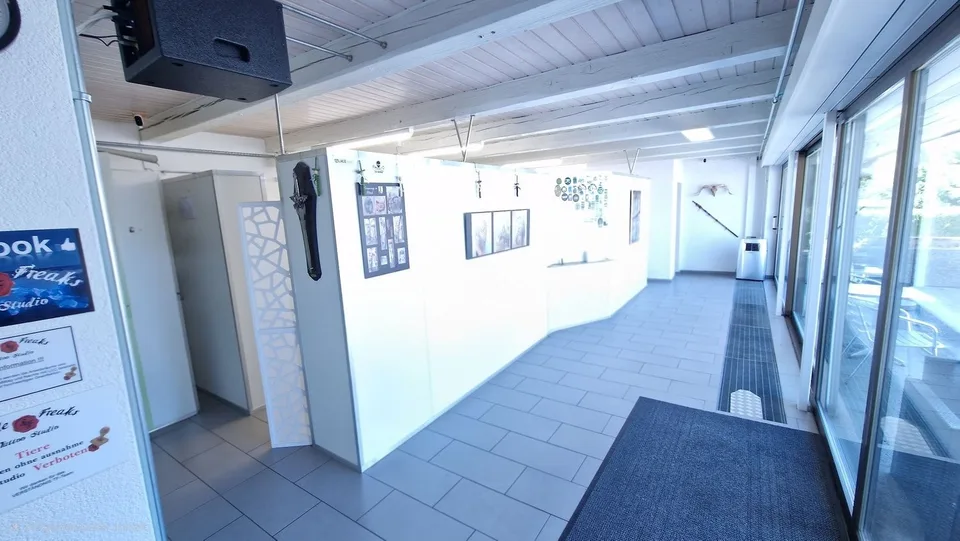 Gewerberäumlichkeiten à 256 m² im EG