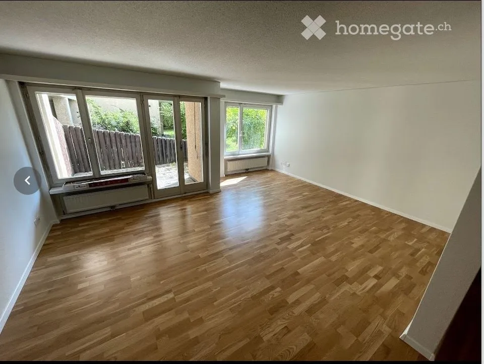 Grosse Erdgeschosswohnung zentral in Zürich mit direktem Zugang ins Grüne