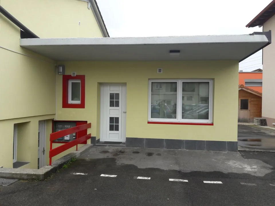 Zentrales Studio mit toller Aussicht ins Grüne