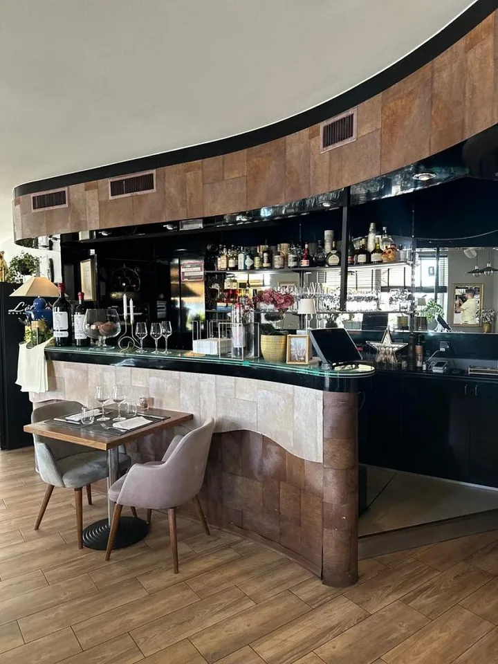 RESTAURANT AVEC FORTE ACTIVITÉ A REMETTRE