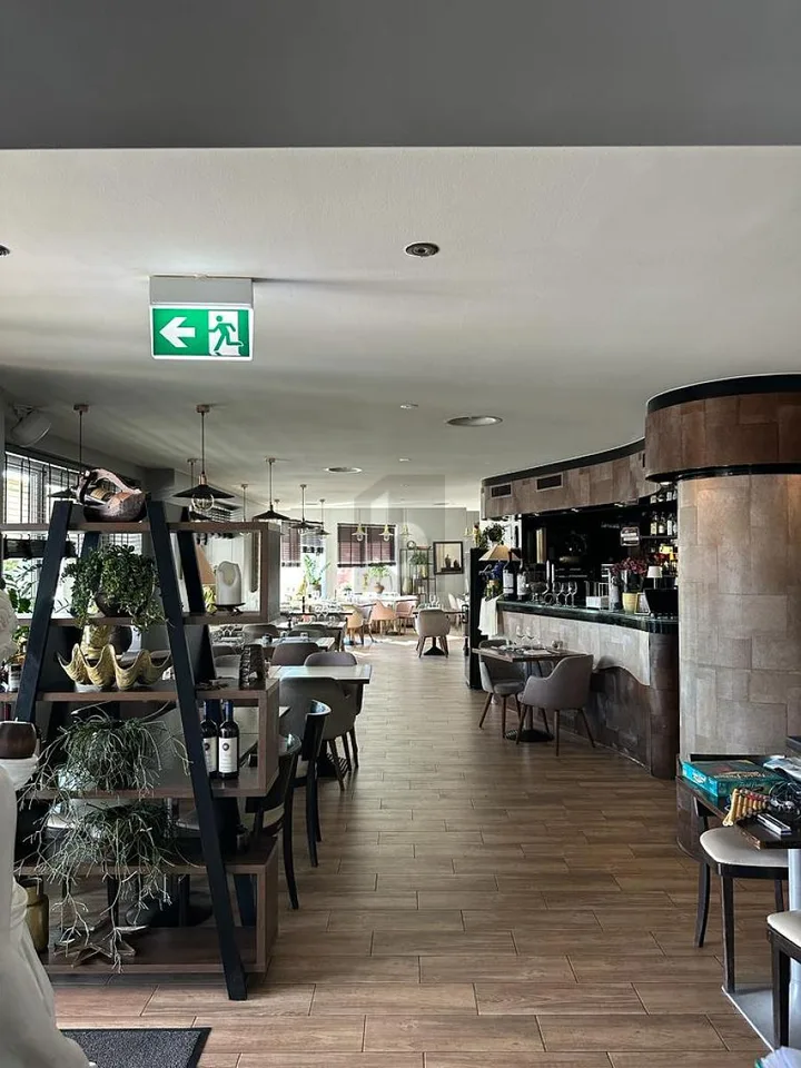 RISTORANTE CON FORTE ATTIVITÀ DA SUBENTRARE