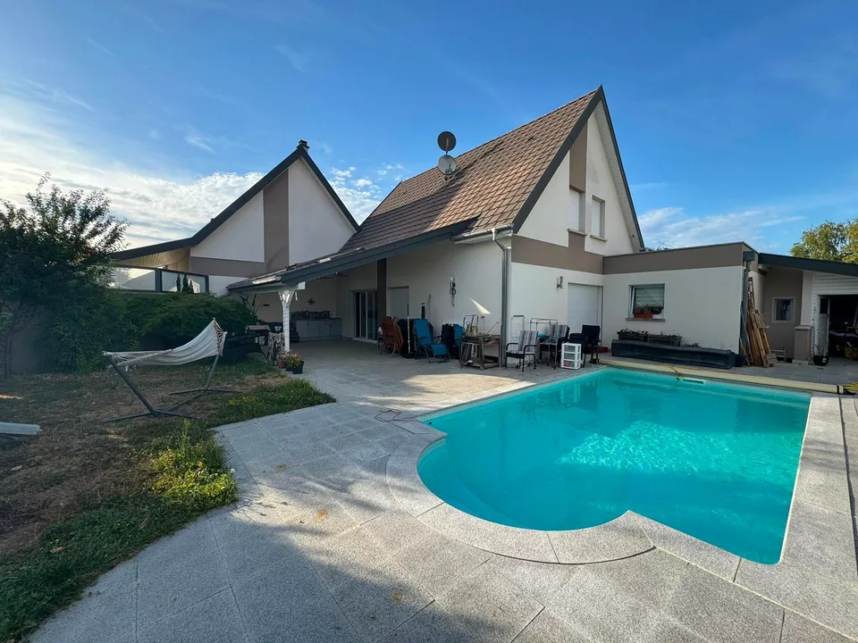 Le charme d'une maison familiale avec piscine dans un secteur privilégié