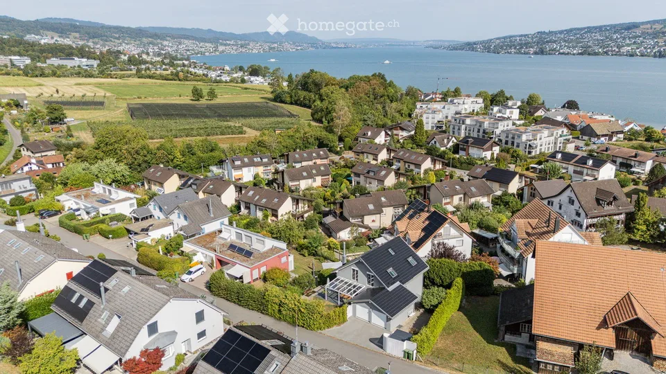 Well maintained 7.5-Room Single Family Home  perfectly located between Zürich and Zug