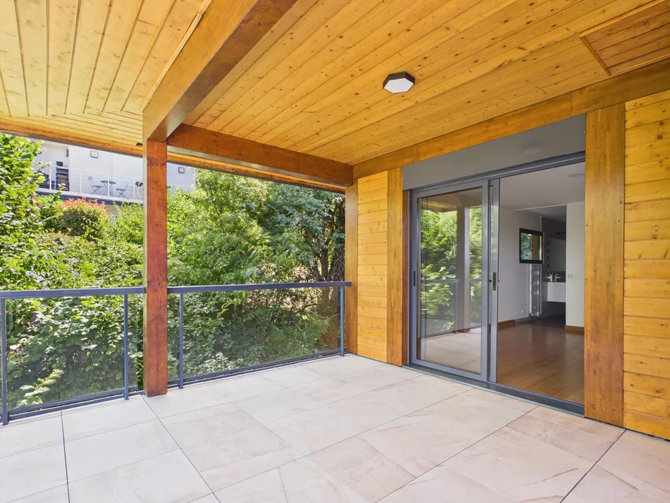 LUCINGES - Moderne Architektenhaus mit 7 Zimmern und Swimmingpool