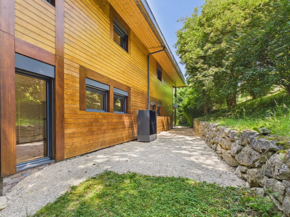 LUCINGES - Moderne Architektenhaus mit 7 Zimmern und Swimmingpool