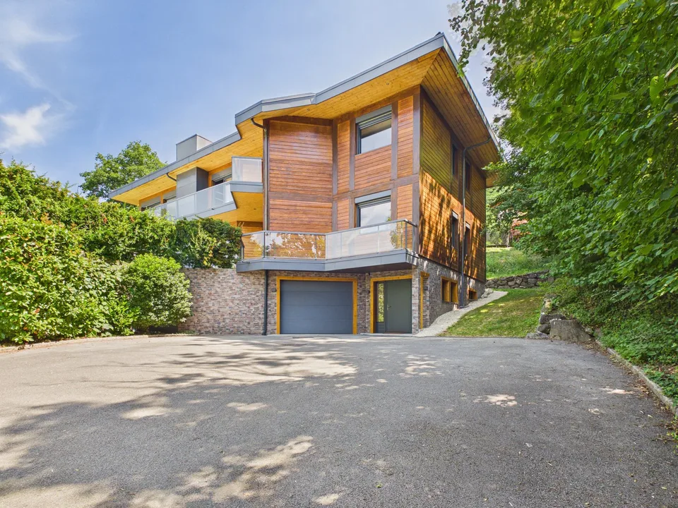 LUCINGES - Moderne Architektenhaus mit 7 Zimmern und Swimmingpool