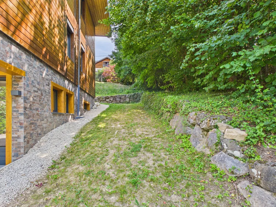 LUCINGES - Moderne Architektenhaus mit 7 Zimmern und Swimmingpool