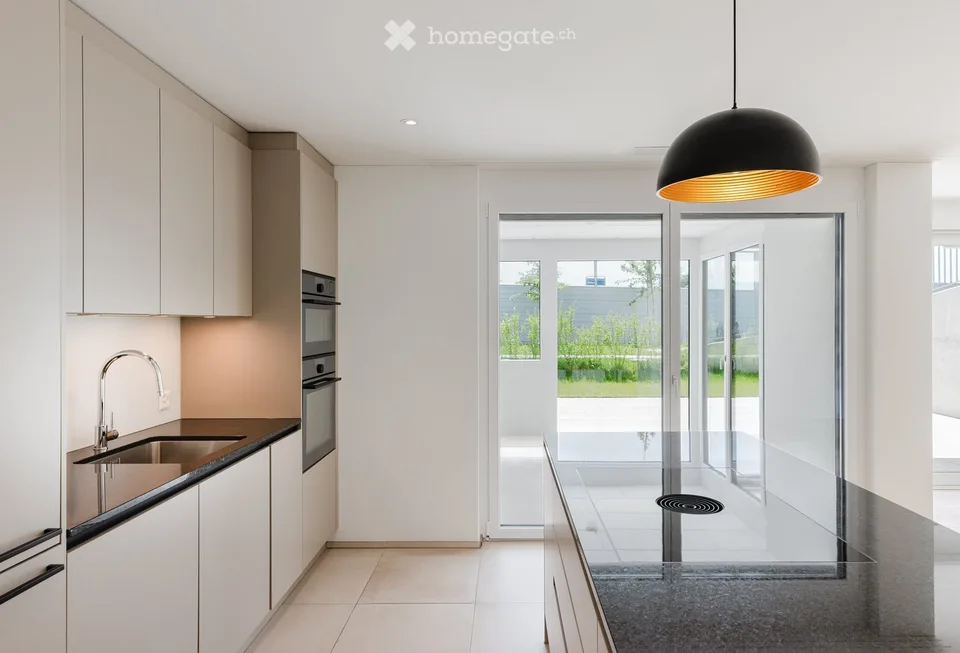 Exclusive garden apartment with large winter garden