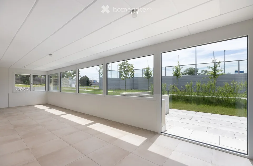 Exclusive garden apartment with large winter garden