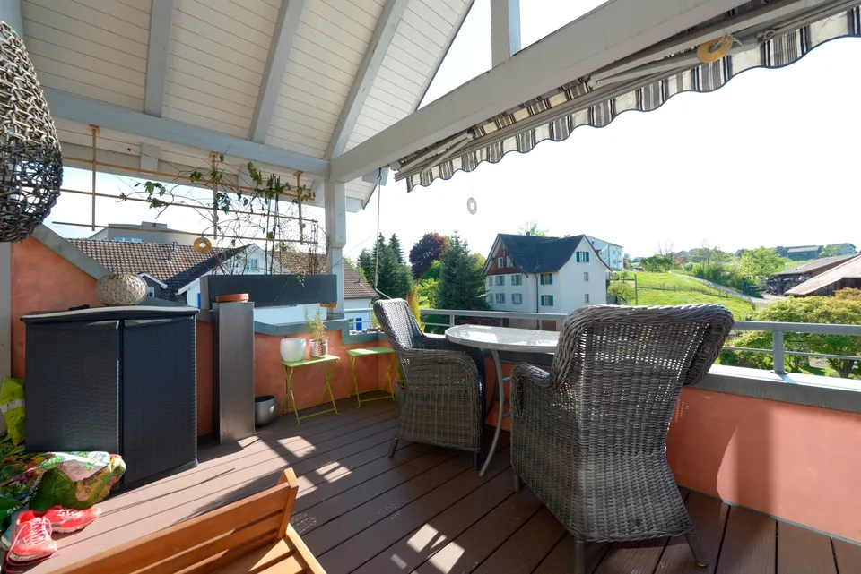 Sonnige 5.5-Zimmer-Wohnung mit Balkon in Mörschwil