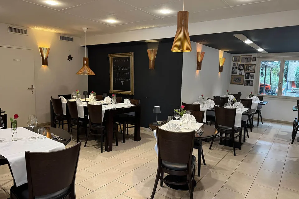 Spazio gastronomico con terrazza a Stans - location visibile in affitto