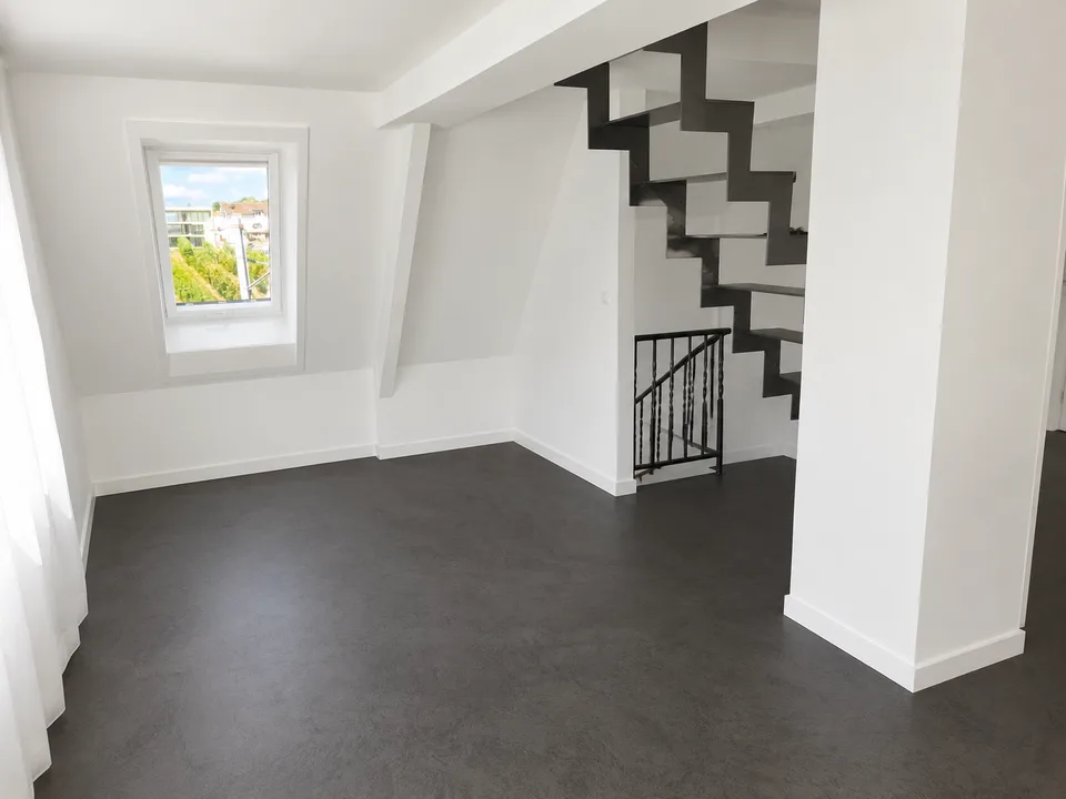 Grosszügige 5-Zimmer-Maisonettewohnung mit Garten und traumhafter Seesicht