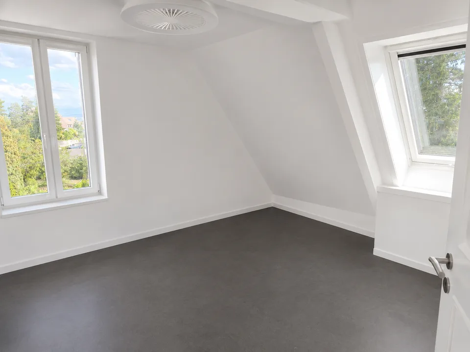 Grosszügige 5-Zimmer-Maisonettewohnung mit Garten und traumhafter Seesicht