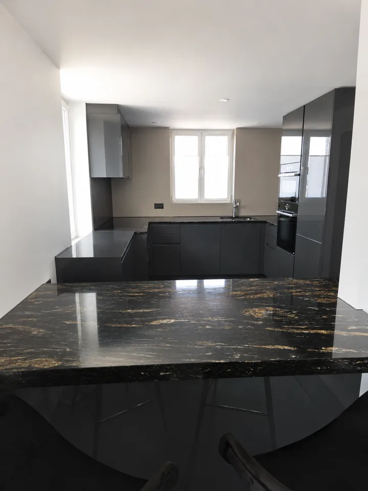 Grosszügige 5-Zimmer-Maisonettewohnung mit Garten und traumhafter Seesicht