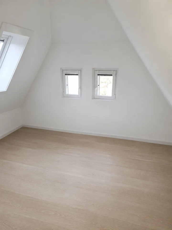 Grosszügige 5-Zimmer-Maisonettewohnung mit Garten und traumhafter Seesicht