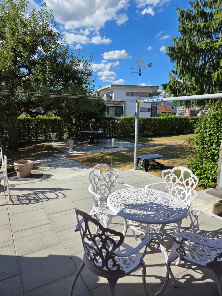 Grosszügige 5-Zimmer-Maisonettewohnung mit Garten und traumhafter Seesicht