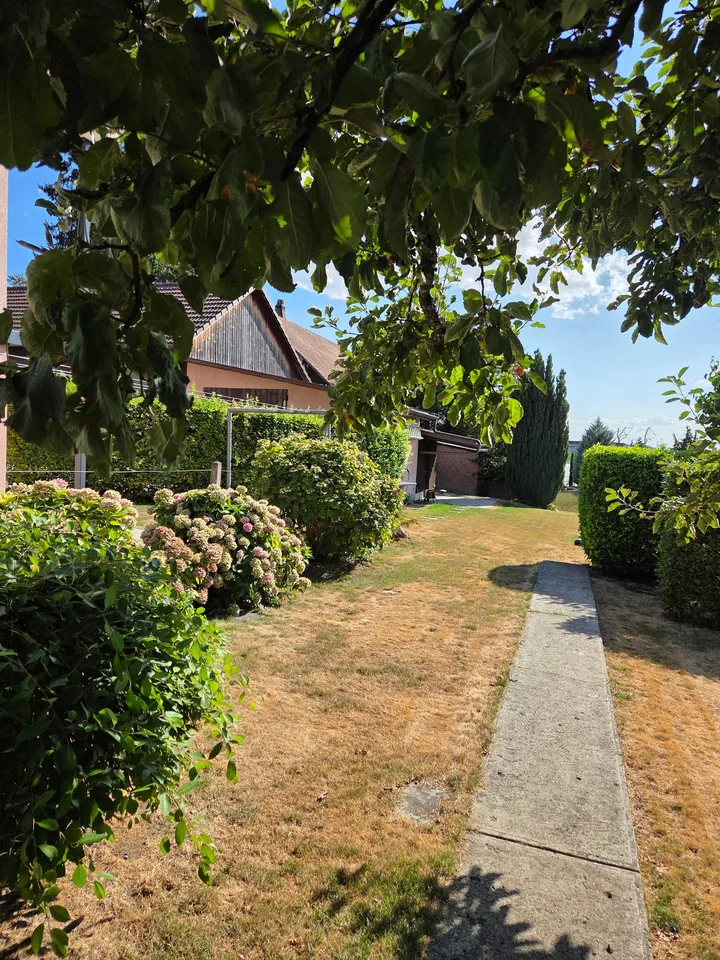 Grosszügige 5-Zimmer-Maisonettewohnung mit Garten und traumhafter Seesicht