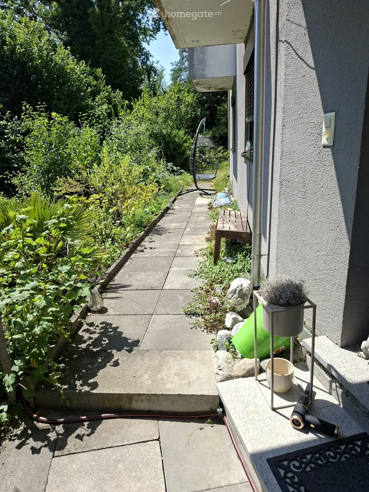 Top-kernsanierte 2,5-Zimmer-Oase mit eigenem Sitzplatz – Nur einen Steinwurf vom Bodensee entfernt!