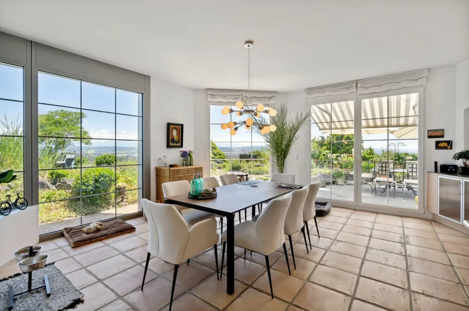 11-room villa with pool and panoramic lake view in Bellerive for sale