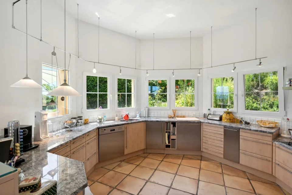 11-room villa with pool and panoramic lake view in Bellerive for sale