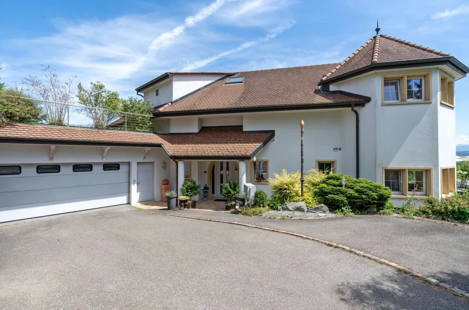 11-room villa with pool and panoramic lake view in Bellerive for sale