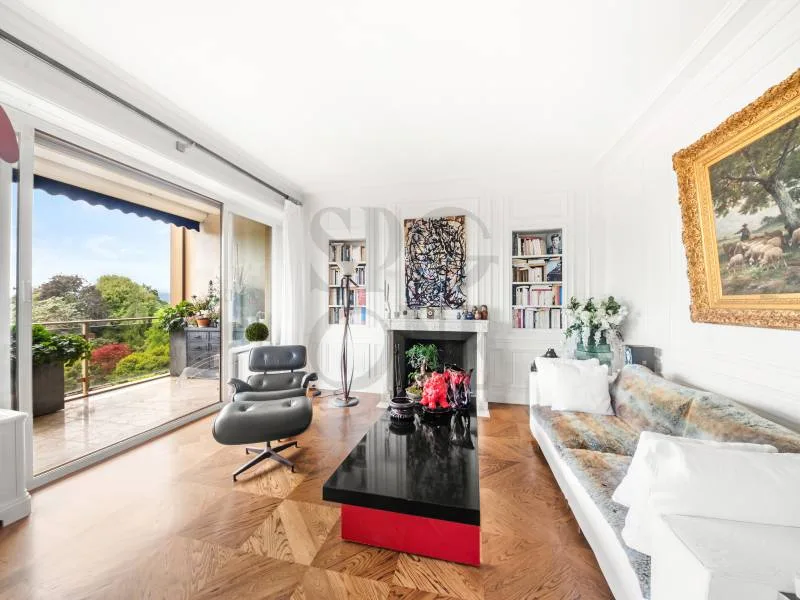 Appartement mit Seeblick und privatem Pool