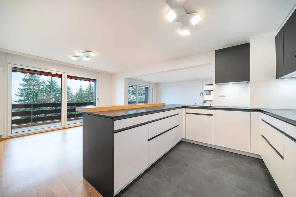 Superba 5.5 pezzi 133 m2 magnificamente ristrutturata con grande balcone