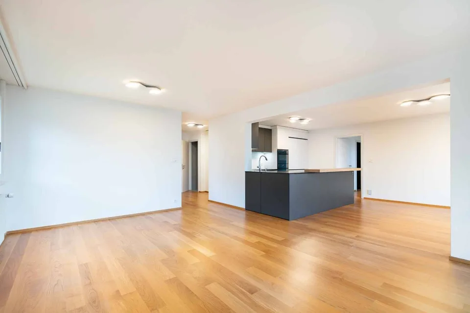 Superba 5.5 pezzi 133 m2 magnificamente ristrutturata con grande balcone