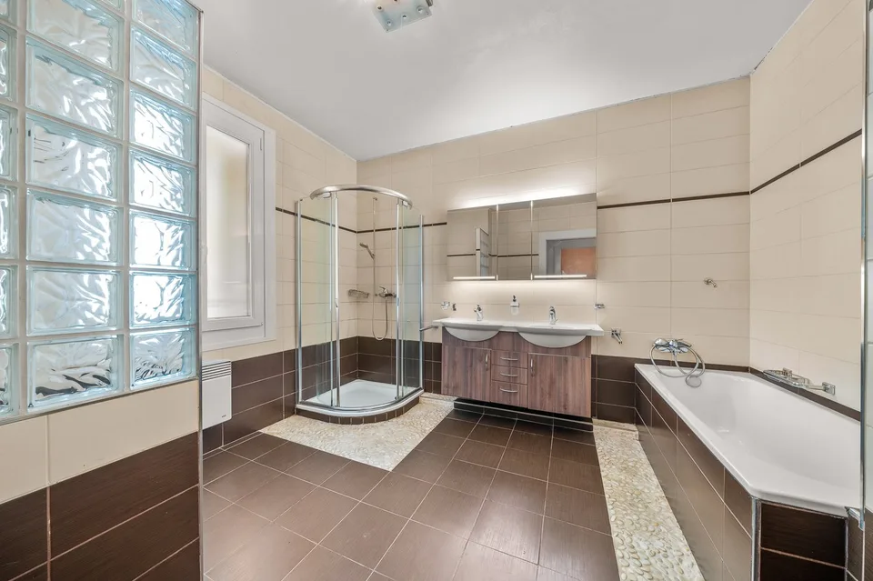Schönes Einfamilienhaus + unabhängiges Studio - idealer Standort in der Nähe der Innenstadt