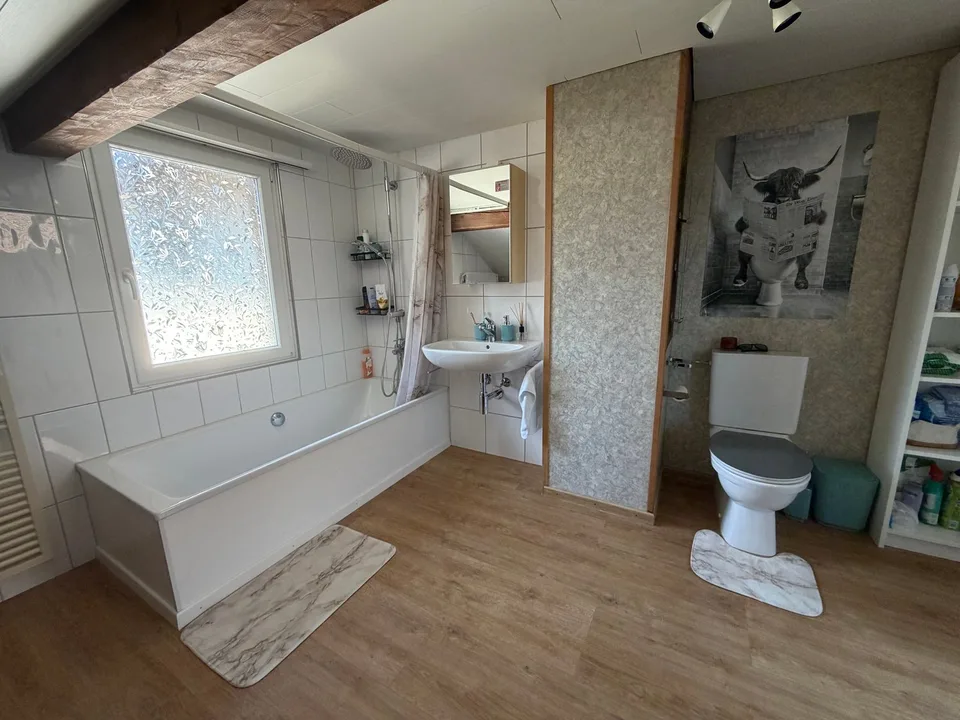 Helle 4.5-Zimmer-Maisonette mit Garten & Galerie in ruhiger Lage