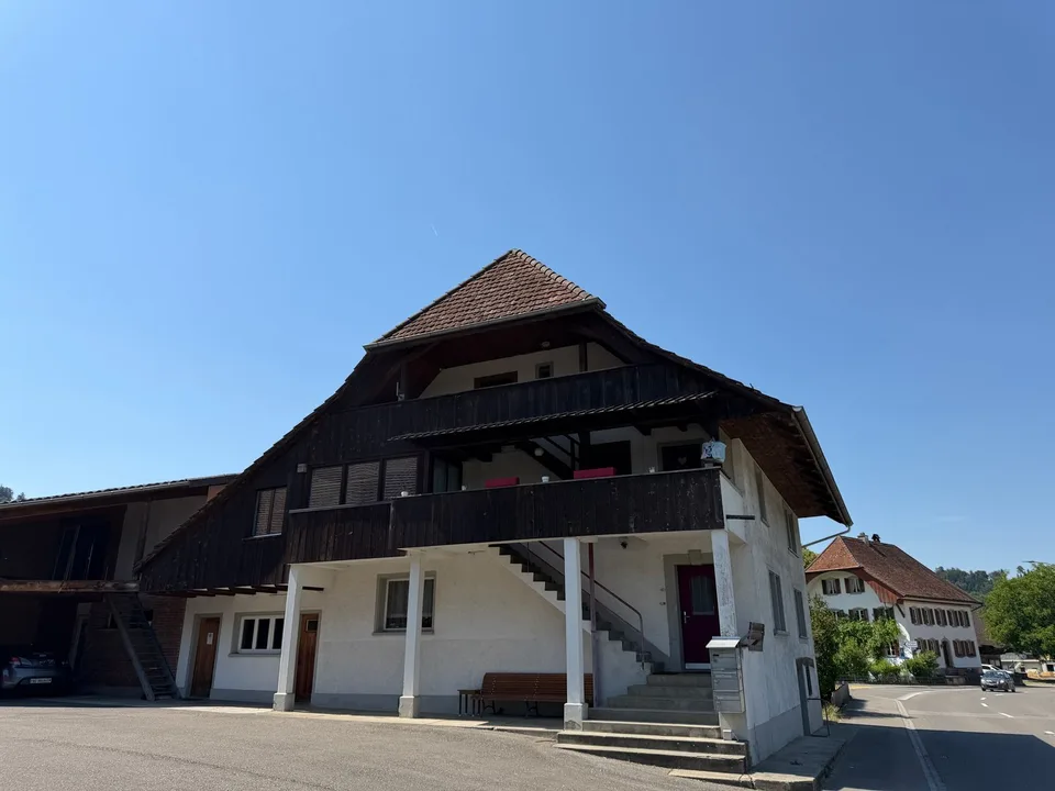 Helle 4.5-Zimmer-Maisonette mit Garten & Galerie in ruhiger Lage