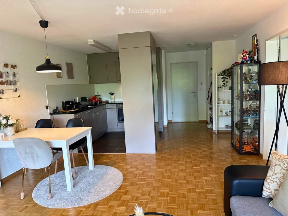 Charming 2.5-room apartment with balcony, in central location