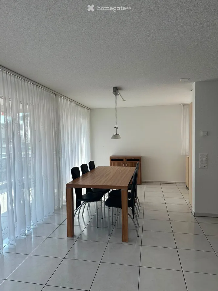 Appartamento luminoso 5.5 locali con balcone a Hunzenschwil – disponibile immediatamente!