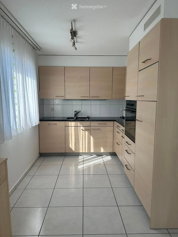 Appartamento luminoso 5.5 locali con balcone a Hunzenschwil – disponibile immediatamente!