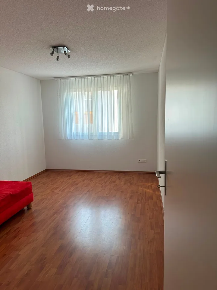 Appartamento luminoso 5.5 locali con balcone a Hunzenschwil – disponibile immediatamente!