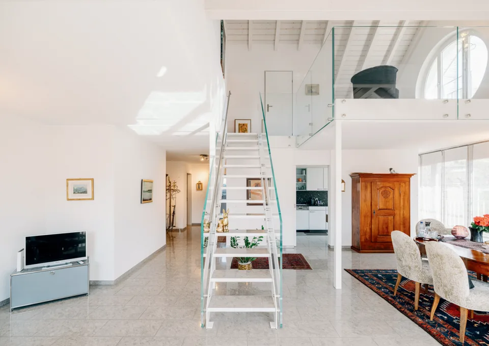 Appartamento duplex spazioso 5 locali (galleria) con vista sulla montagna a Steffisburg
