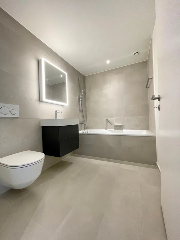 Exklusive 4.5 Zimmer Wohnung im Rhyfall Tower mit Rheinblick