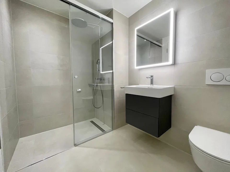 Exklusive 4.5 Zimmer Wohnung im Rhyfall Tower mit Rheinblick