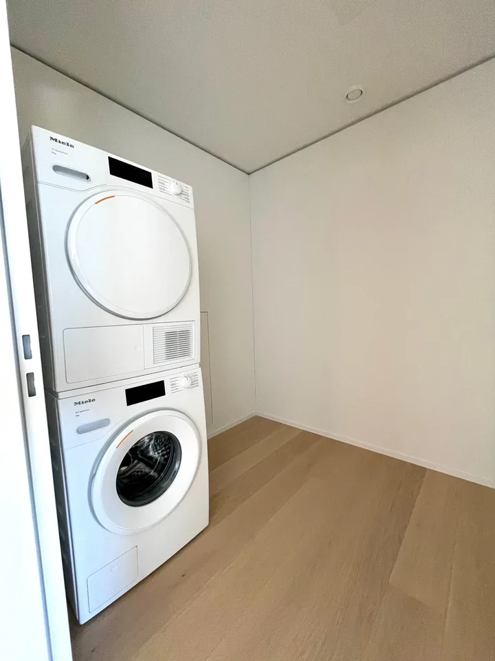 Exklusive 4.5 Zimmer Wohnung im Rhyfall Tower mit Rheinblick