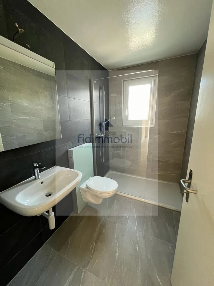 Splendide appartement de 3,5 pièces entièrement rénové, situé au rez-d