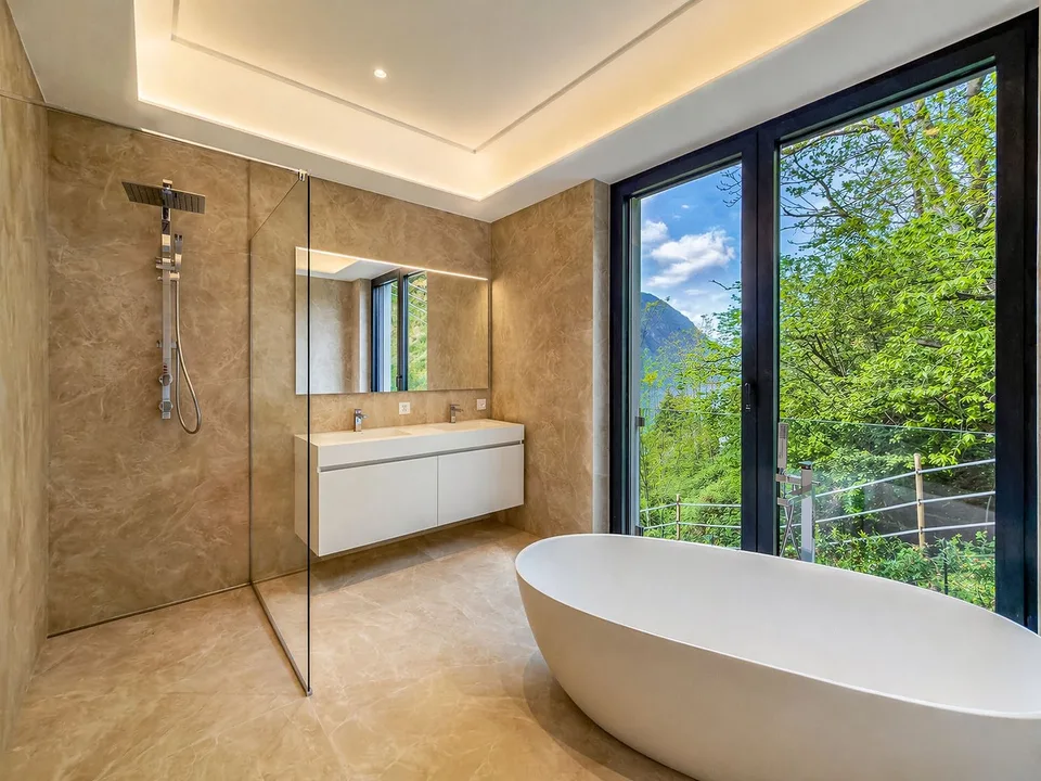 Grand appartement avec jardin et vue splendide sur le lac à Bissone