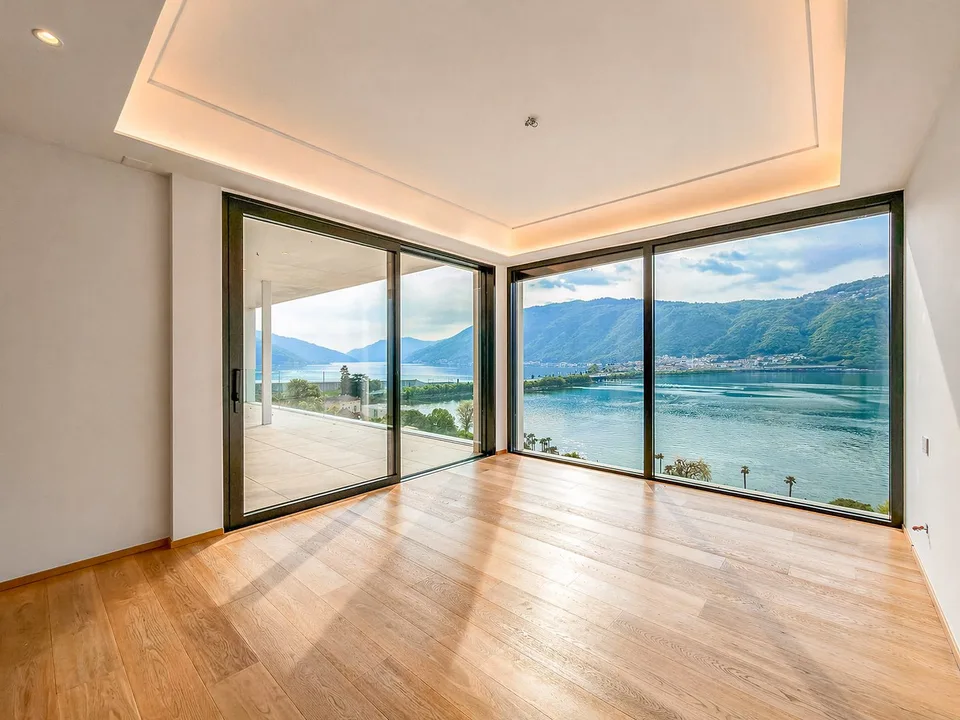Grand appartement avec jardin et vue splendide sur le lac à Bissone