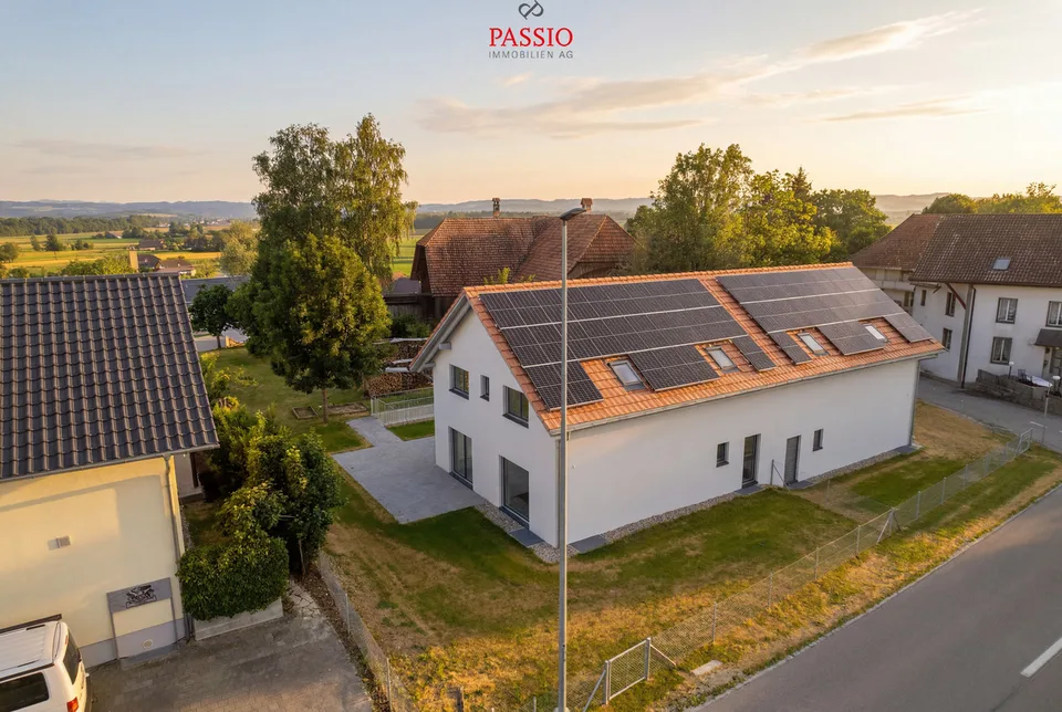 Exklusives 6.5-Zimmer-Doppeleinfamilienhaus mit grosszügigem Garten