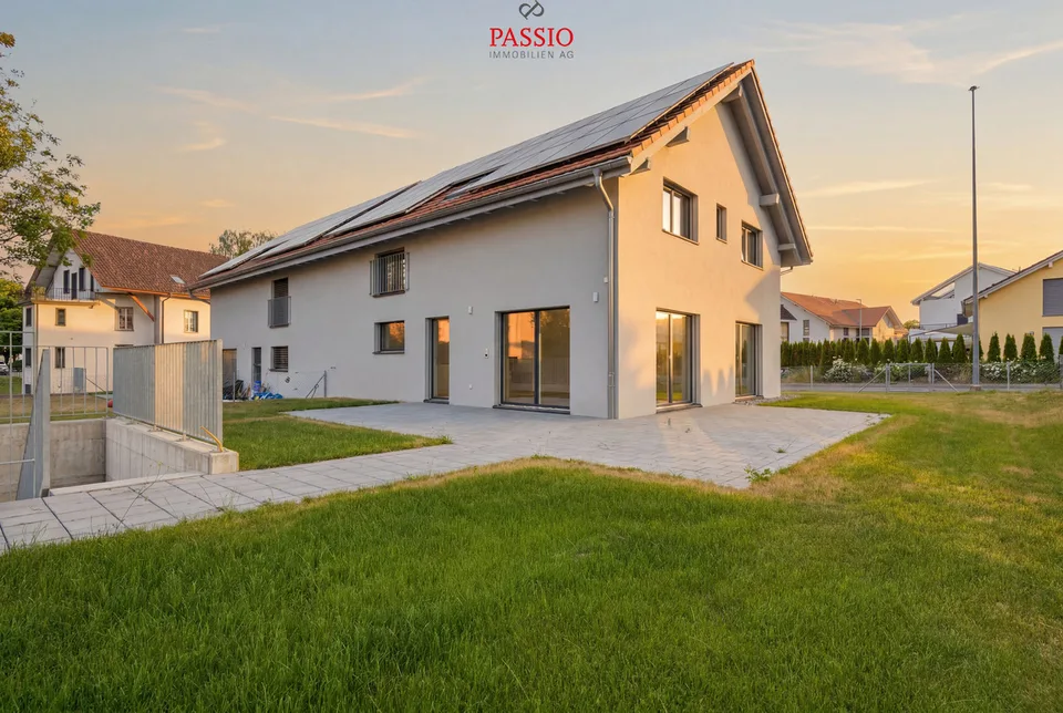 Exklusives 6.5-Zimmer-Doppeleinfamilienhaus mit grosszügigem Garten