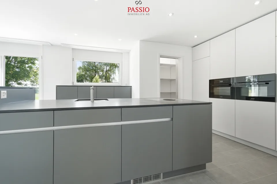 Exklusives 6.5-Zimmer-Doppeleinfamilienhaus mit grosszügigem Garten