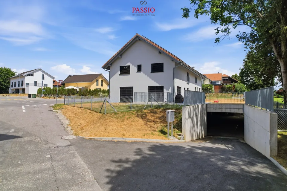 Exklusives 6.5-Zimmer-Doppeleinfamilienhaus mit grosszügigem Garten